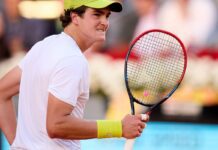 João Fonseca vai à 1ª semi de ATP 500 após abandono de rival no 3º set João Fonseca vai à 1ª semi de ATP 500 após abandono de rival no 3º set