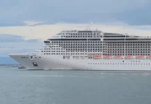Temporal impede navio de cruzeiro de atracar no Porto de Salvador