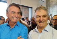 Irmão de Bolsonaro visita ex-presidente e alinha candidatura para 2026
