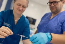 Médicos realizam primeira cirurgia de AVC remota do mundo
