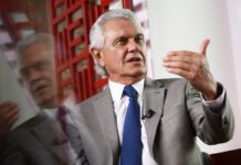 Hospital divulga novo boletim sobre estado de saúde de Caiado; confira