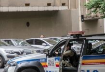 Criança de 10 anos é flagrada dirigindo carro após fugir da polícia