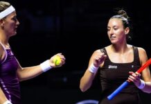 Stefani e Babos vencem russas e se aproximam da semi do WTA Finals Stefani e Babos vencem russas e se aproximam da semi do WTA Finals