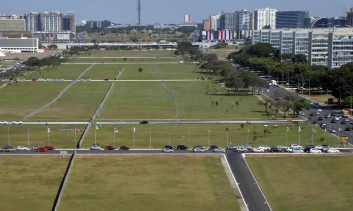 esplanada-dos-ministerios-brasilia-governo-federal.jpg