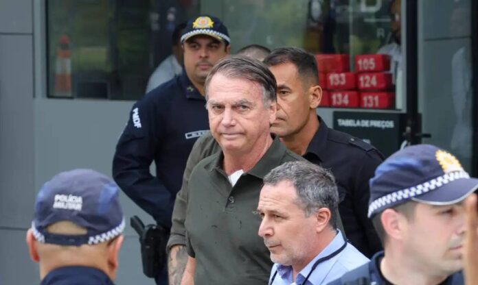 morae-bolsonaro-escolta-armada.jpg