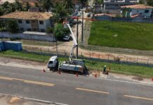 Neoenergia Coelba intensificará a remoção dos cabos de provedores irregulares de internet em Ilhéus