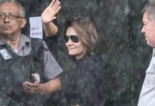 Michelle E Jair Renan Visitam Bolsonaro Na Superintendência Da Polícia Federal