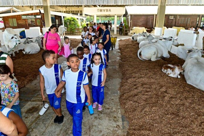 03_12_2025_Escolas_Municipais_visitam_Fenagro_Foto_Jefferson_Peixoto_Secom_Pms-15-1024x684.jpg