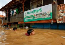 Mortes por enchentes na Ilha de Sumatra ultrapassam 900