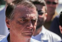 Bolsonaro “finalmente toma banhos de sol” no hospital, diz Carlos