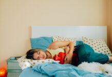 Cólica menstrual intensa na adolescência eleva risco de dor crônica