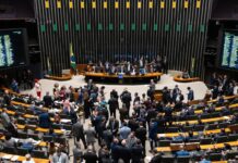 Câmara reduz tributação de SAFs para 5% e conclui reforma tributária