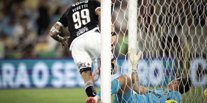 Rayan e Vegetti decidem e Vasco sai em vantagem na Rayan e Vegetti decidem e Vasco sai em vantagem na Copa do Brasil