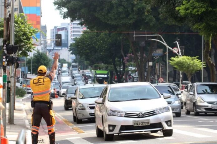 Rodizio-de-carros-sera-suspenso-em-Sao-Paulo-esta-semana.-Veja-quando.jpg
