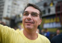 Flávio Bolsonaro anuncia começo de negociações para 2026 com anistia