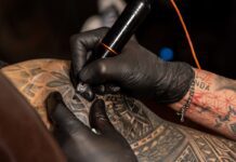 Tinta de tatuagem pode afetar defesa do corpo e resposta a vacinas
