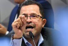 deputado e ex-diretor do INSS discutem na CPMI