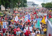Ato contra PL da Dosimetria em Brasília concentra críticas a Motta