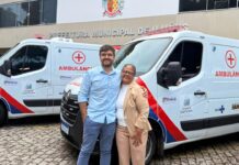 Prefeitura de Ilhéus reforça frota da Saúde com entrega de duas ambulâncias e veículos administrativos