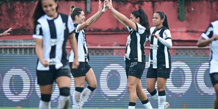Corinthians e Arsenal duelam na final da Copa das Campeãs Corinthians e Arsenal duelam na final da Copa das Campeãs da Fifa