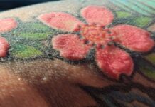 Homem tem alergia após fazer tatuagem vermelha e passa por 7 cirurgias Ícone de sino para notificações