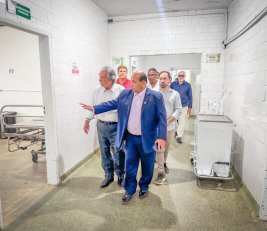 Deputado Paulo Magalhães anuncia investimentos para o Hospital de Itacaré durante os 294 anos do município
