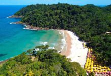 Prefeitura de Itacaré proíbe exigência de consumação mínima em barracas de praia