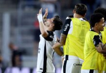 Corinthians é eficiente e derrota Athletico na Arena da Baixada Corinthians é eficiente e derrota Athletico na Arena da Baixada