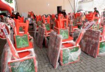 Distribuição De Kits Do Carnaval Para Ambulantes Segue Até Sexta (6) Distribuição De Kits Do Carnaval Para Ambulantes Segue Até Sexta (6)