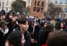 Protestos contra ICE ocorrem em Milão antes da abertura da Olimpíada Protestos contra ICE ocorrem em Milão antes da abertura da Olimpíada