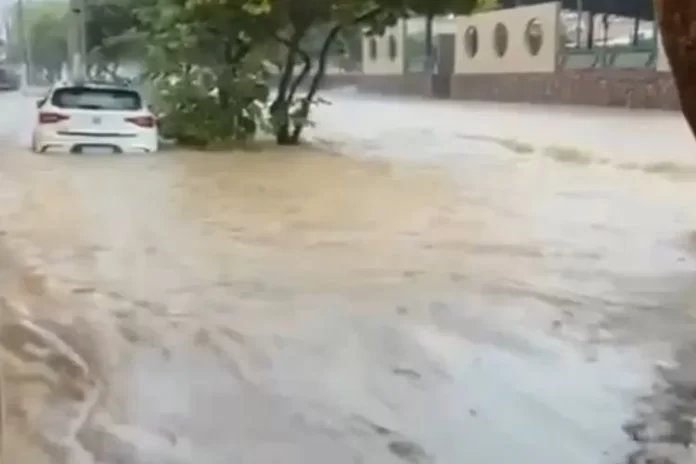VÍDEO: Cidade Na Chapada Diamantina Fica Alagada Após Fortes Chuvas