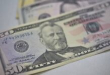 Dólar Fecha Abaixo De R$ 5,00 Com Tensão Externa No Radar Alívio Global Derruba Dólar E Impulsiona Bolsa Brasileira