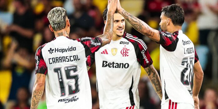 Flamengo atropela Madureira e disputa final do Carioca com Fluminense Flamengo atropela Madureira e disputa final do Carioca com Fluminense