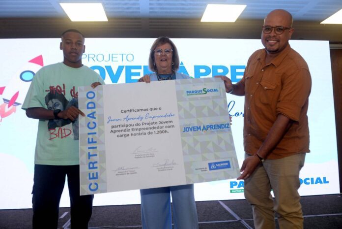 Jovens Recebem Certificado Do Programa Jovem Aprendiz Empreendedor Em Salvador Jovens Recebem Certificado Do Programa Jovem Aprendiz Empreendedor Em Salvador