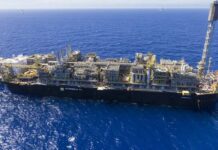 Petróleo Dispara Após Ofensiva No Irã E Tensão No Estreito De Ormuz Petróleo Dispara Após Ofensiva No Irã E Tensão No Estreito De Ormuz