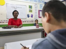 Analfabetismo No Brasil Cai Para Menor Nível Da História, Aponta IBGE Quatro Em Cada Dez Estudantes Brasileiros Relatam Já Ter Sofrido Bullying, Aponta IBGE
