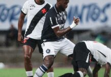 Após atraso devido à chuva, Remo e Vasco empatam pelo Brasileirão Após atraso devido à chuva, Remo e Vasco empatam pelo Brasileirão