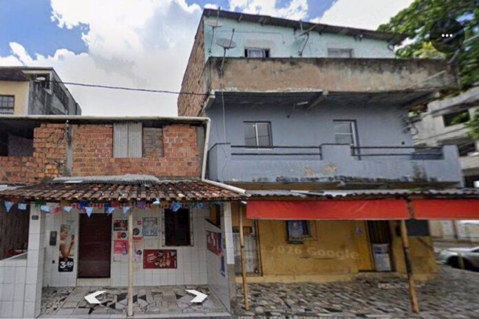 Homem Fica Ferido Após Marquise Desabar Sobre Ele Em Salvador