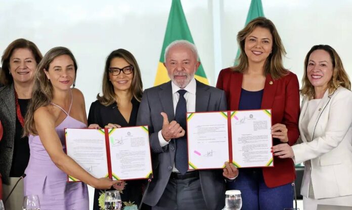 Lula Sanciona Leis Que Ampliam Combate à Violência Contra A Lula Sanciona Leis Que Ampliam Combate à Violência Contra A Mulher