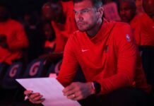 NBA: Tiago Splitter, do Portland, é 1º técnico brasileiro nos playoffs NBA: Tiago Splitter, do Portland, é 1º técnico brasileiro nos playoffs