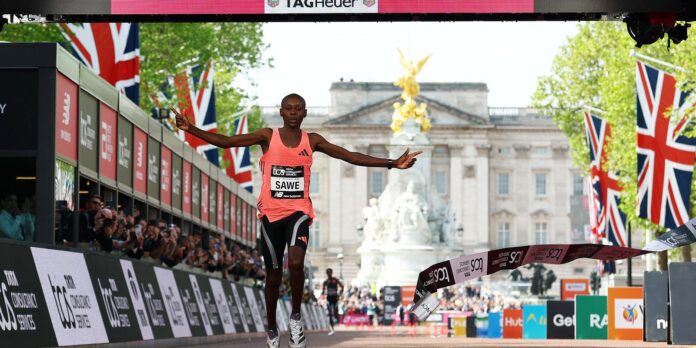 Queniano se torna primeiro atleta a correr maratona abaixo de 2 horas