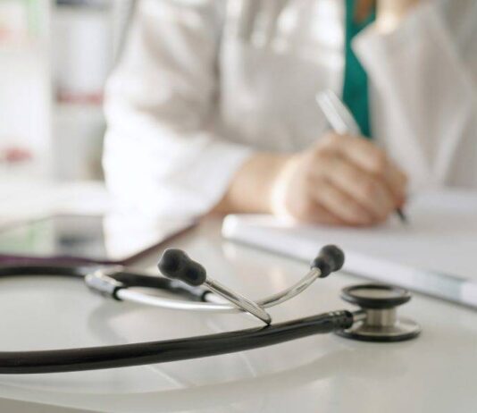 Governo Cria Exame Obrigatório Para Formação Médica E Exercício Da Profissão CFM Proíbe Uso De PMMA Em Procedimentos Estéticos