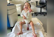 Enquanto aguarda transplante, bebê sobrevive com coração mecânico Ícone de sino para notificações