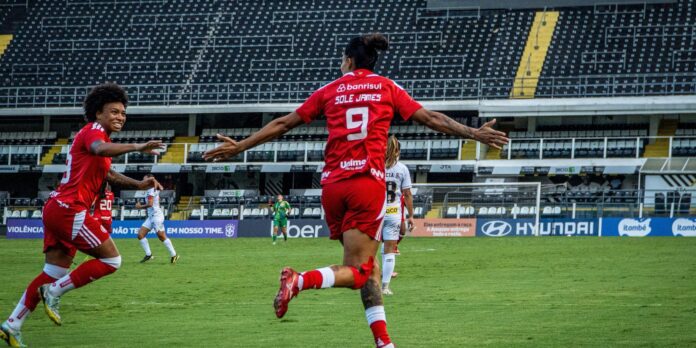 Inter aplica 3 a 0 no Santos fora de casa Inter aplica 3 a 0 no Santos fora de casa pelo Brasileirão Feminino