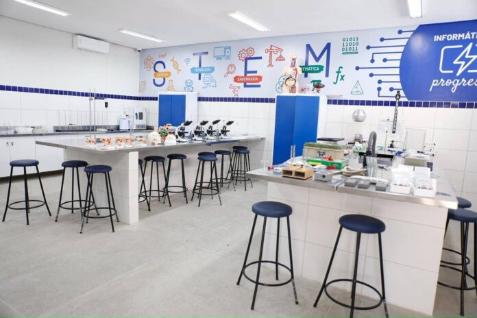 Projeto Usa Cultura Afro-brasileira Para Transformar Alfabetização Em Escola De Salvador