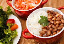 Ração do governo? A ciência prova por que arroz com feijão é saudável Ícone de sino para notificações