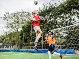 Cabeceio no futebol eleva proteínas ligadas a dano cerebral Ícone de sino para notificações