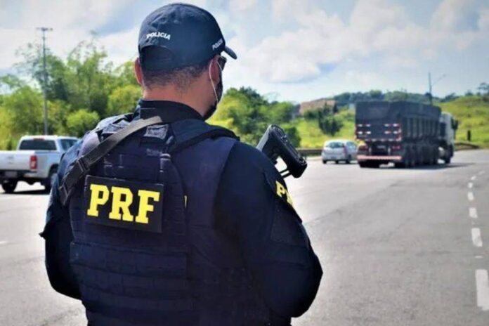 Cobrador De ônibus Morre Após Colisão Com Caminhão Na BR-116, Na Bahia