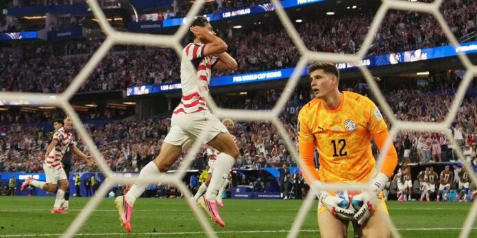 EUA estreia na Copa do Mundo com goleada sobre o EUA estreia na Copa do Mundo com goleada sobre o Paraguai: 4x1