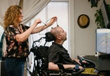 Implante cerebral permite que homem com ELA se comunique com a família Implante cerebral permite que homem com ELA se comunique com a família